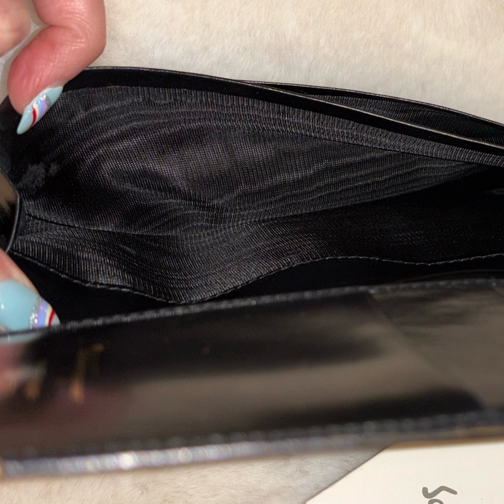 Salvatore Ferragamo Elegant Leather Wallet in Box - Picture 7 of 16